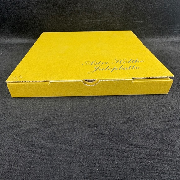 A. Holthe Norway Pewter Julen 1998 Christmas Plate #26 "Visit From The Forrest" - Picture 13 of 14